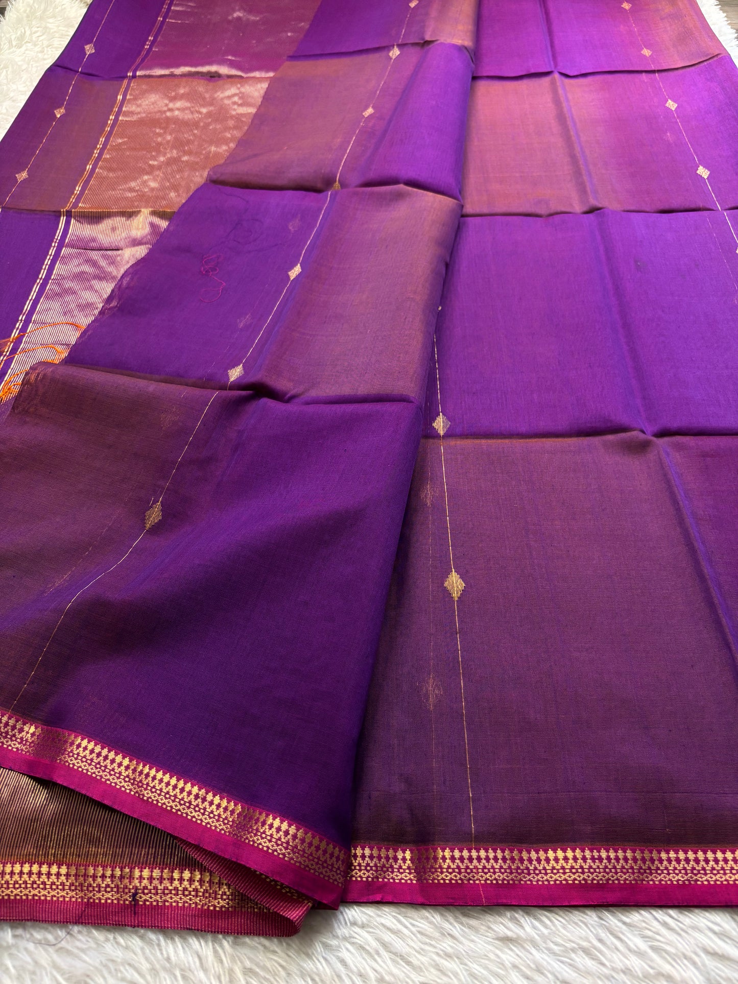MCS102 (2D) : Purple-magenta
