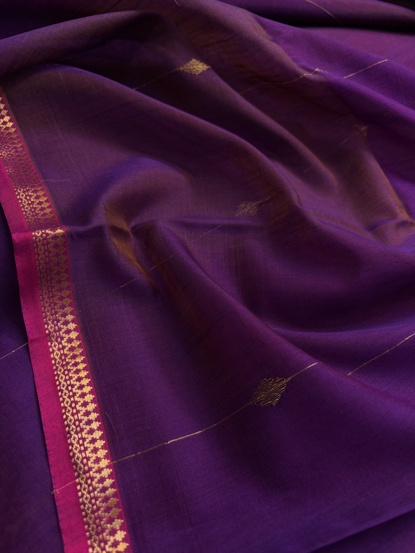 MCS102 (2D) : Purple-magenta