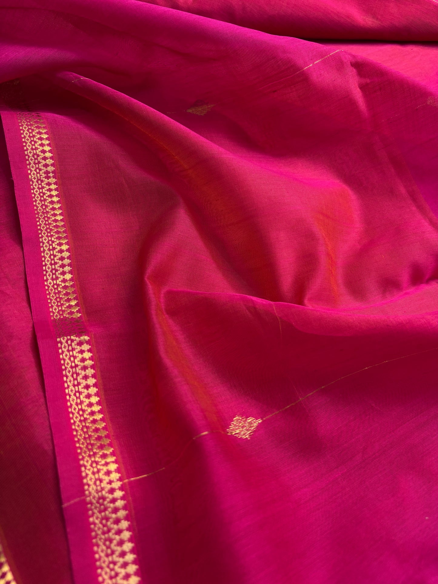 MCS102 : Solid Rani pink