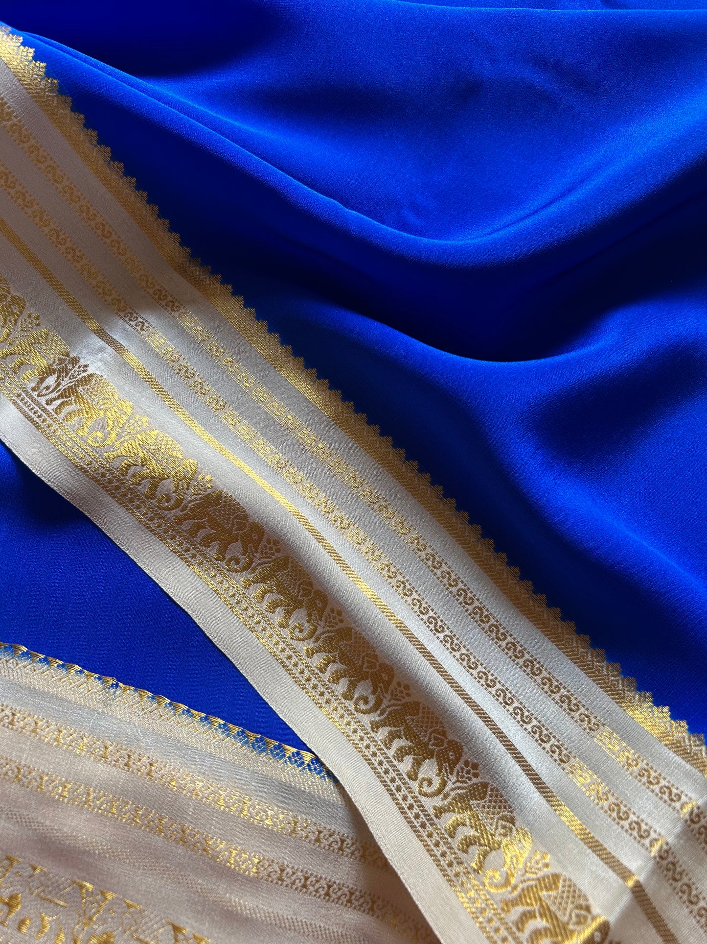 Eshwari (2D) : Royal blue-off white