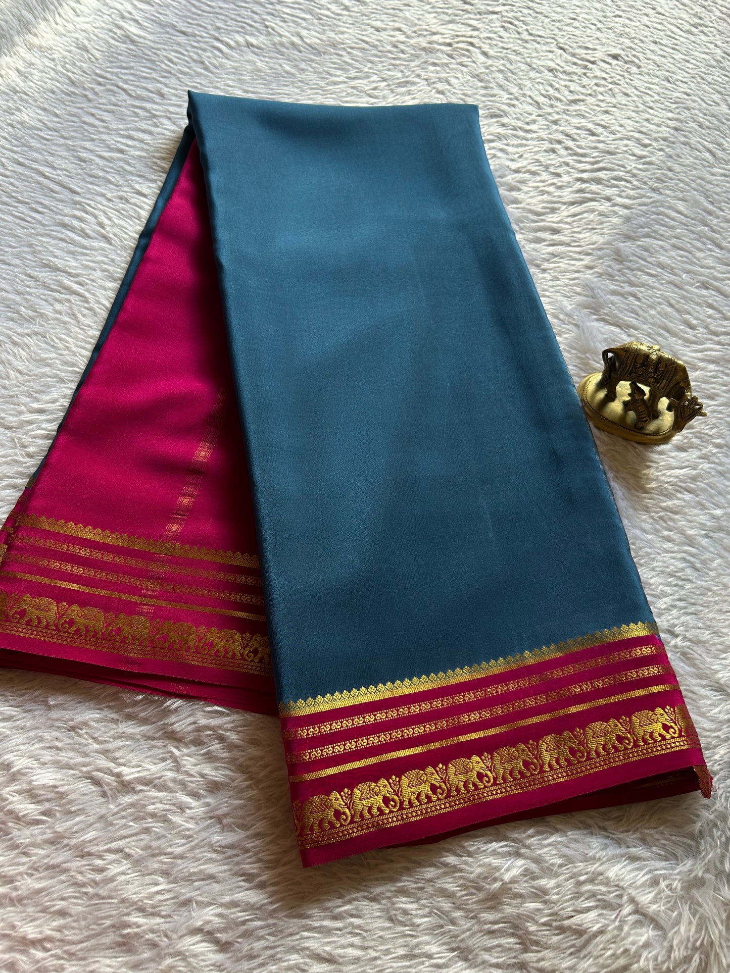 Eshwari (2D) : Electric blue-rani pink