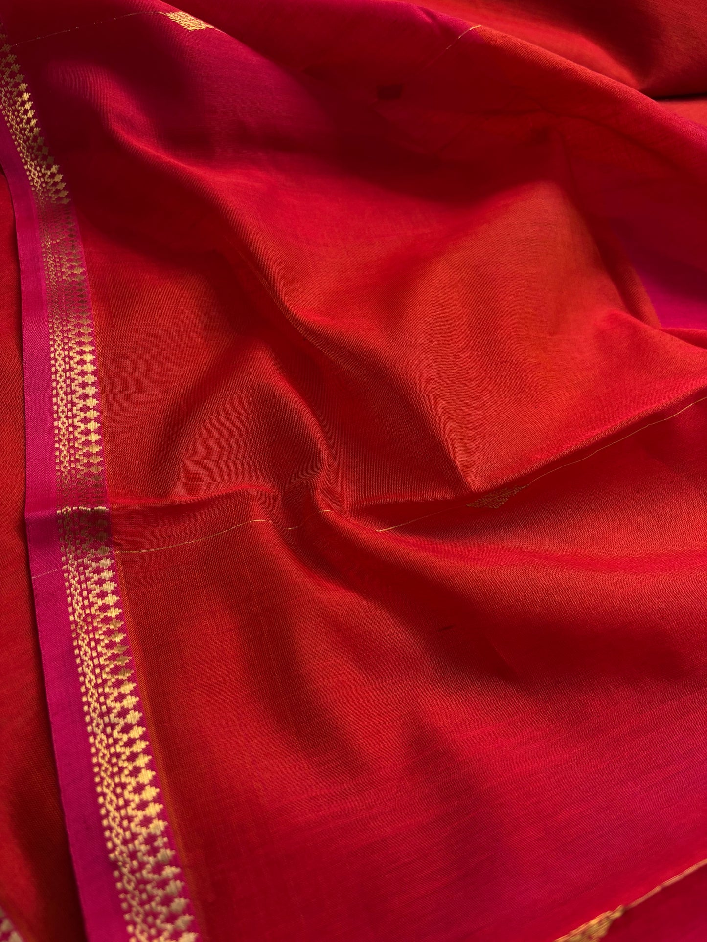 MCS102 : Solid Red