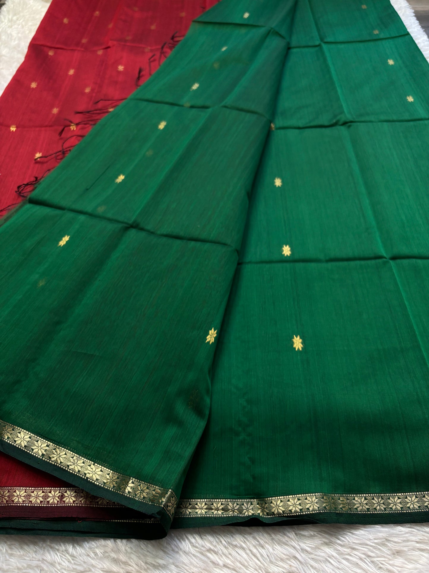 MCS103 (2D) : Bottle green-dark red