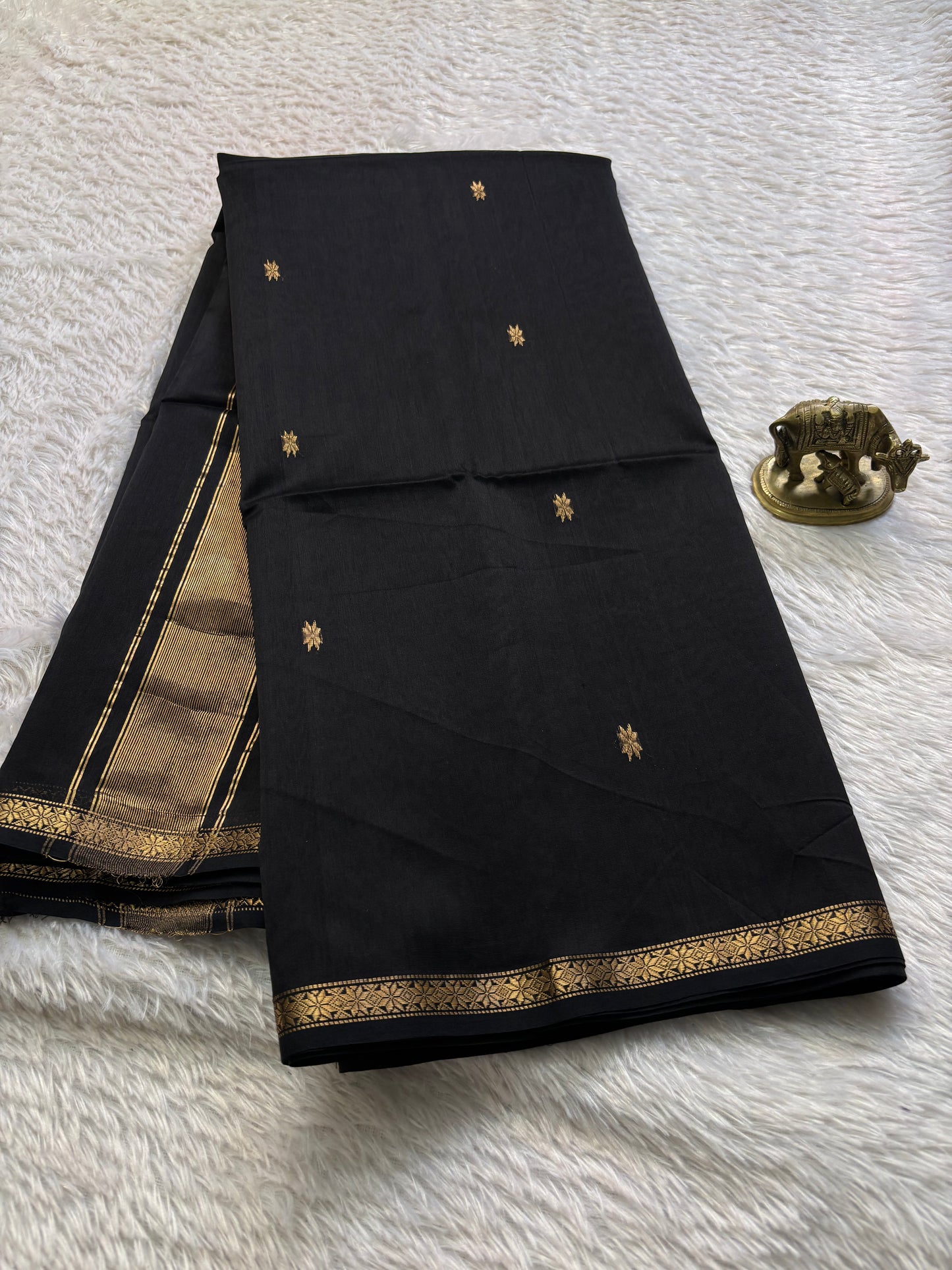 MCS103 : Solid Black