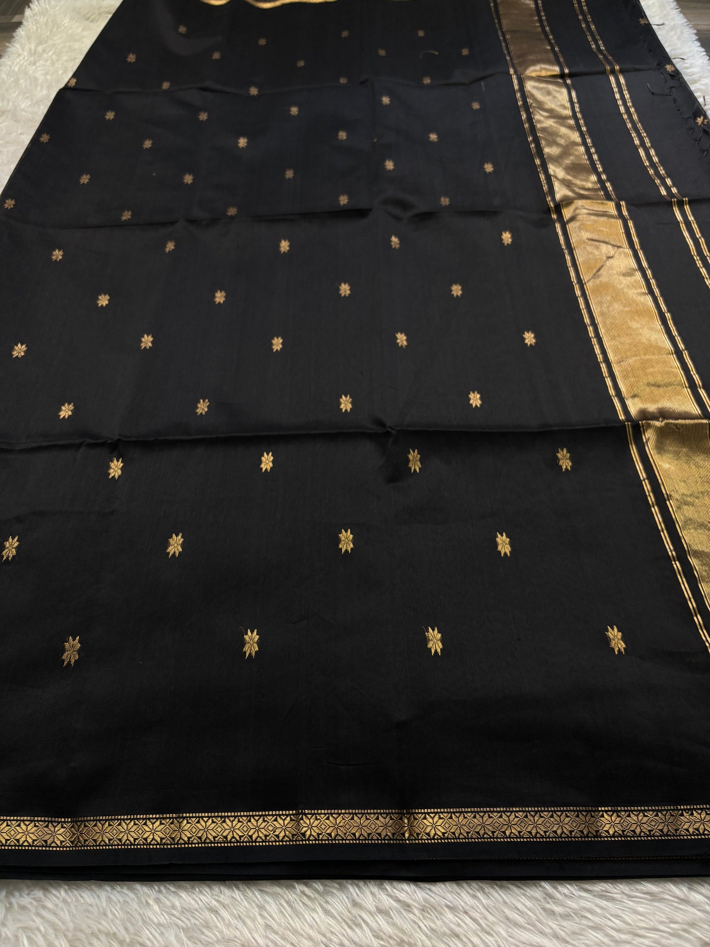MCS103 : Solid Black