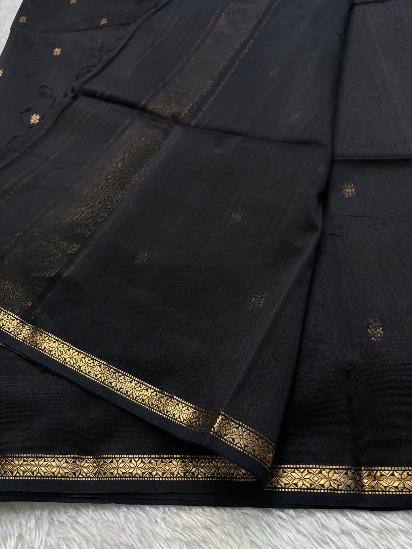 MCS103 : Solid Black