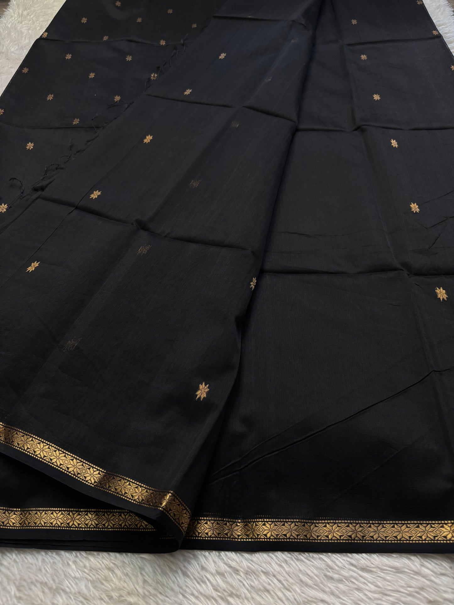 MCS103 : Solid Black