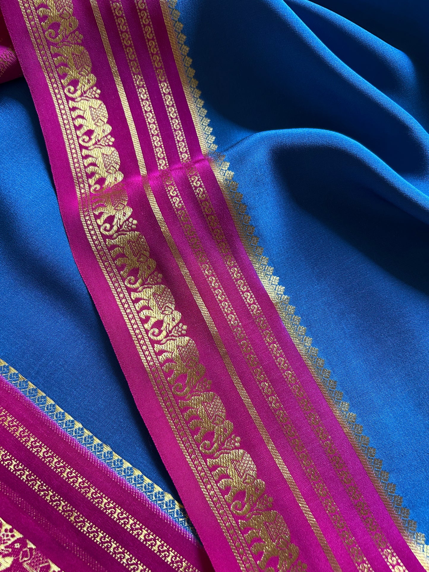 Eshwari (2D) : Electric blue-rani pink