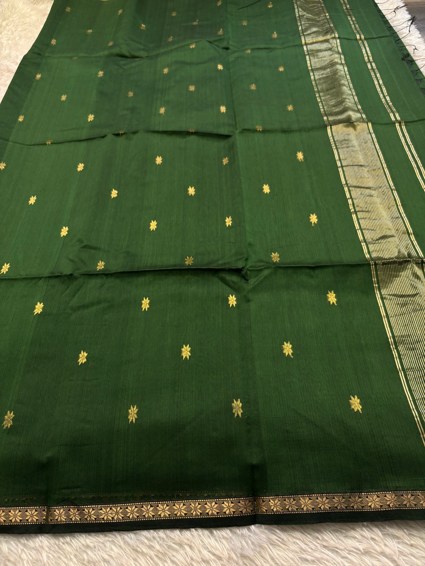 MCS103 : Solid Dark green