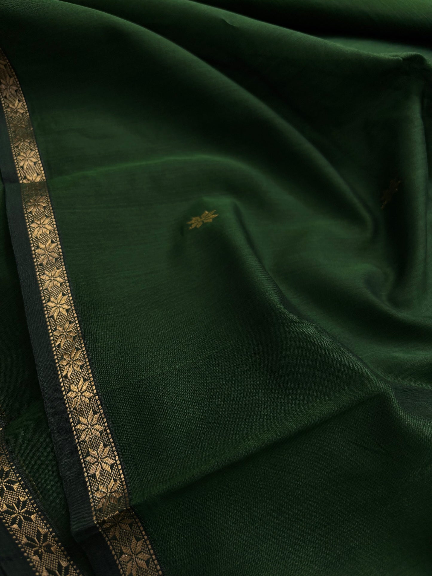MCS103 : Solid Dark green