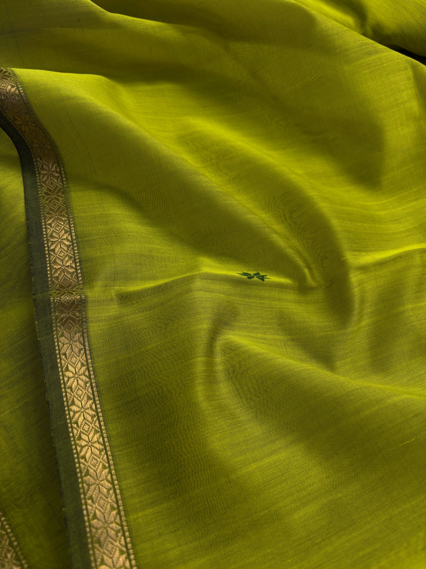 MCS103 (2D) : Mehendi green-bottle green