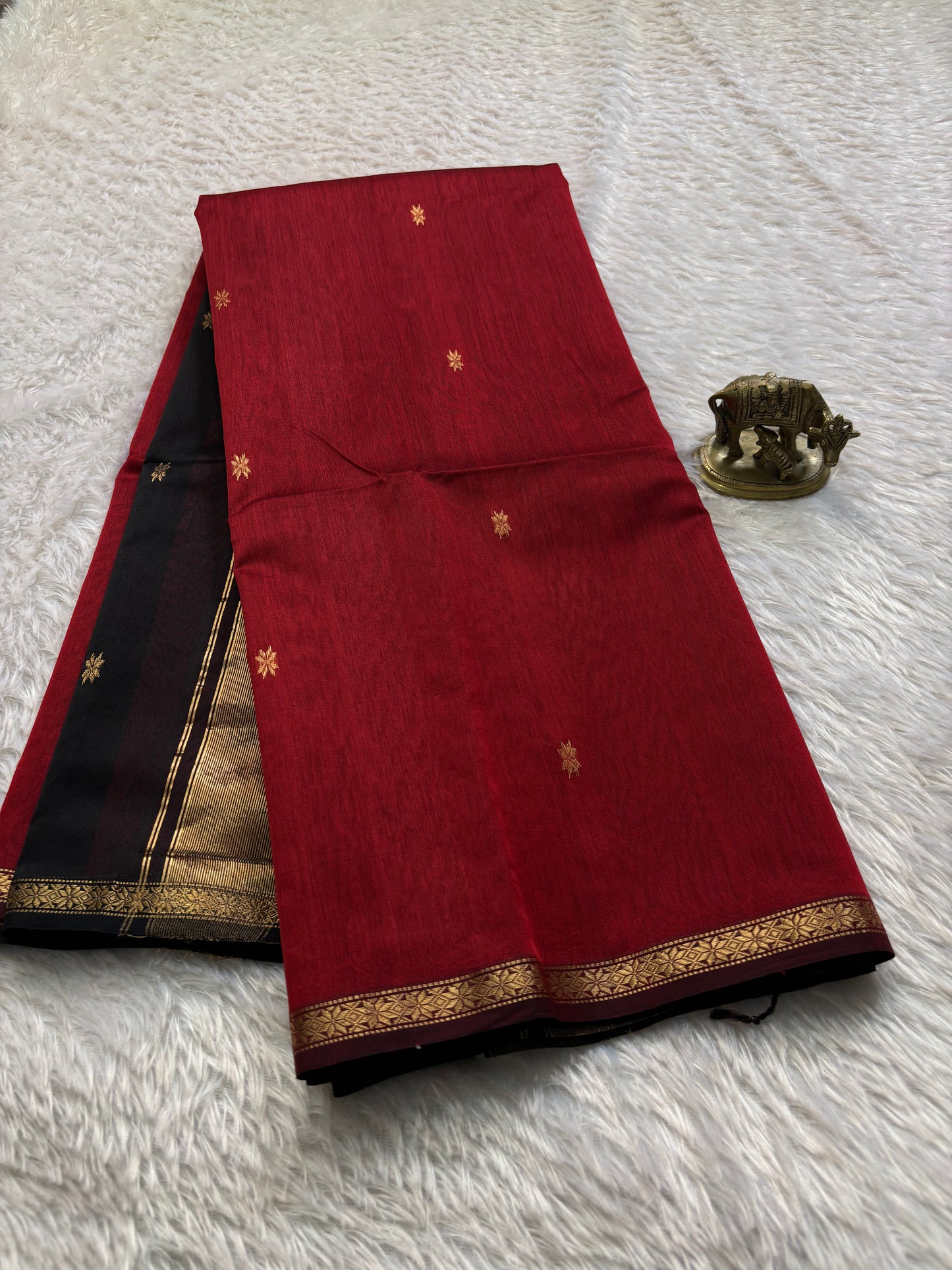 MCS103 (2D) : Dark red-black