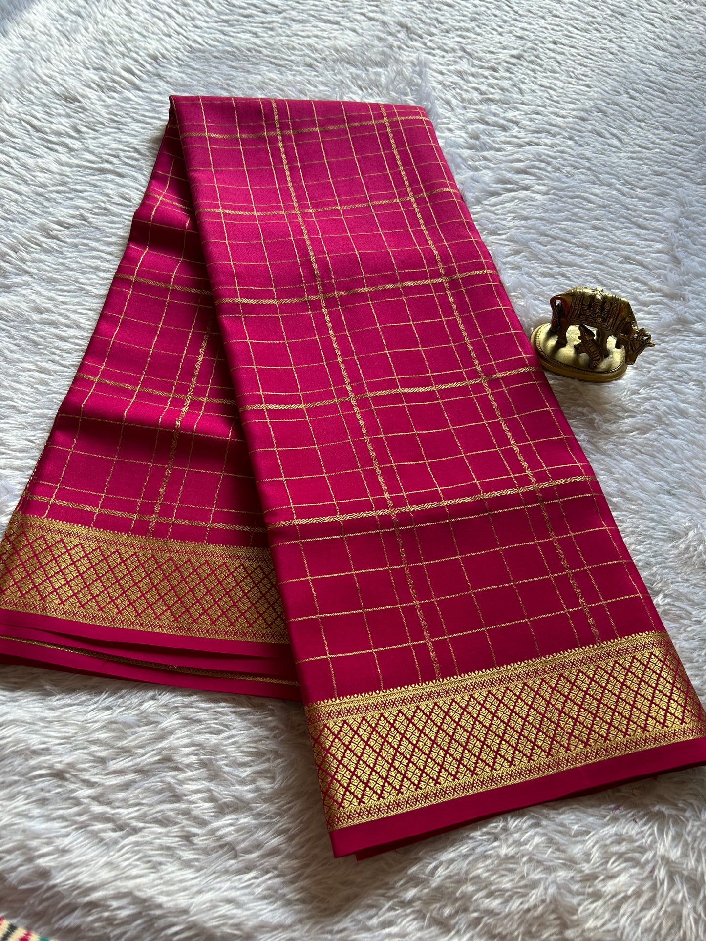 Sushma (2D) : Solid Hot pink