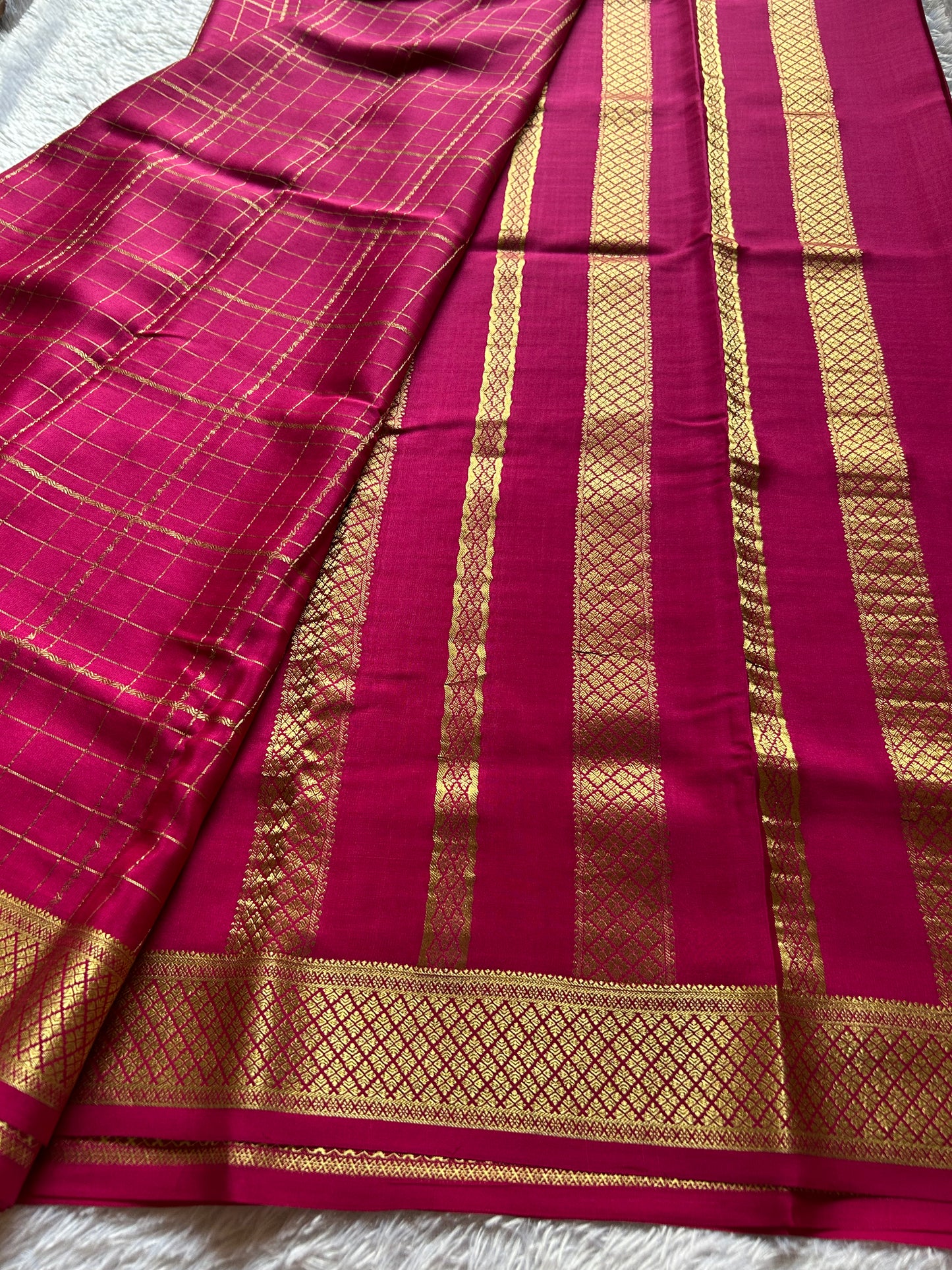 Sushma (2D) : Solid Hot pink