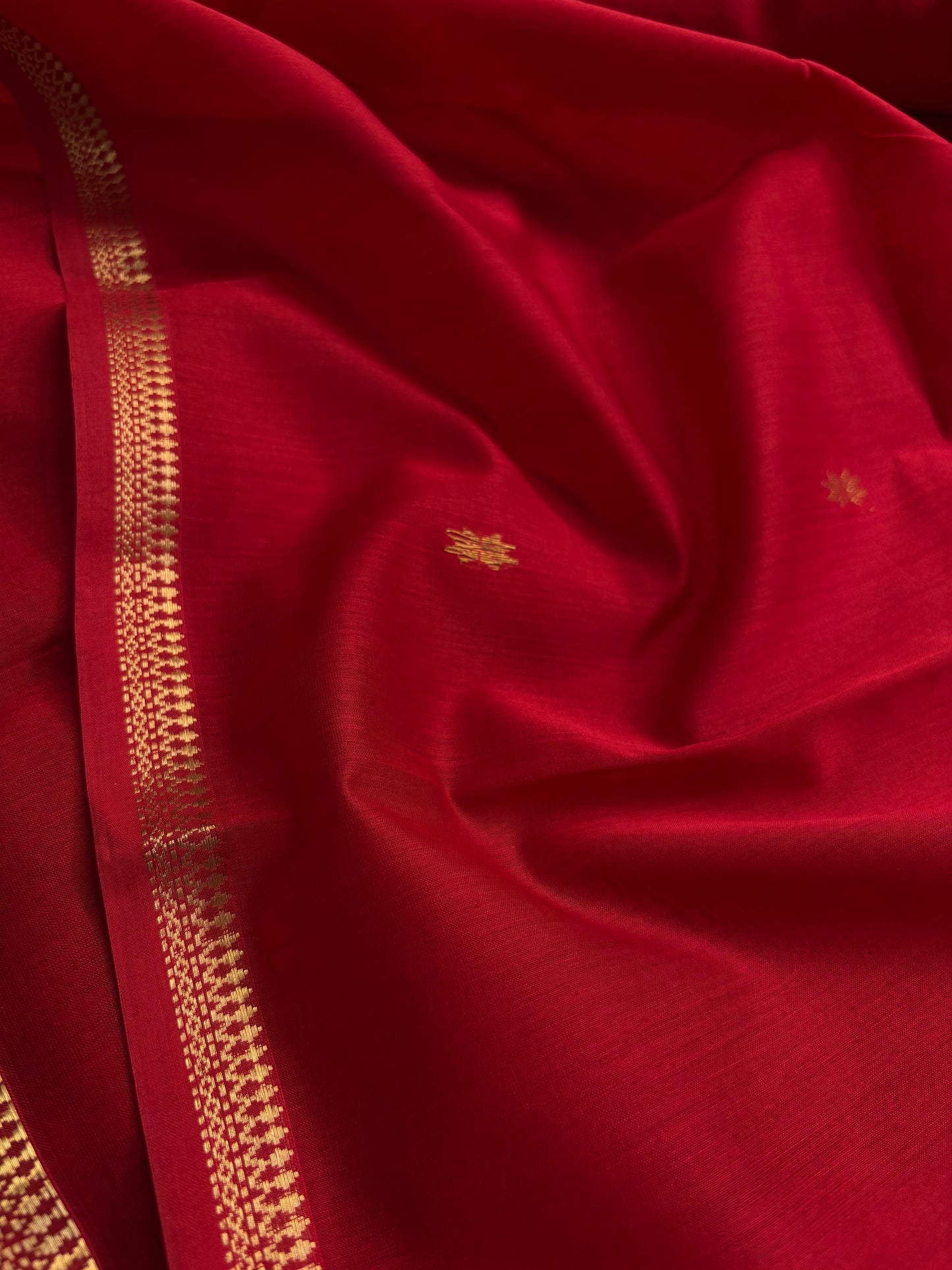 MCS103 : Solid Red
