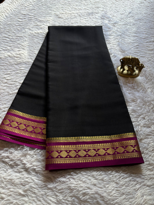 Saanvi (2D) : Black-dark magenta