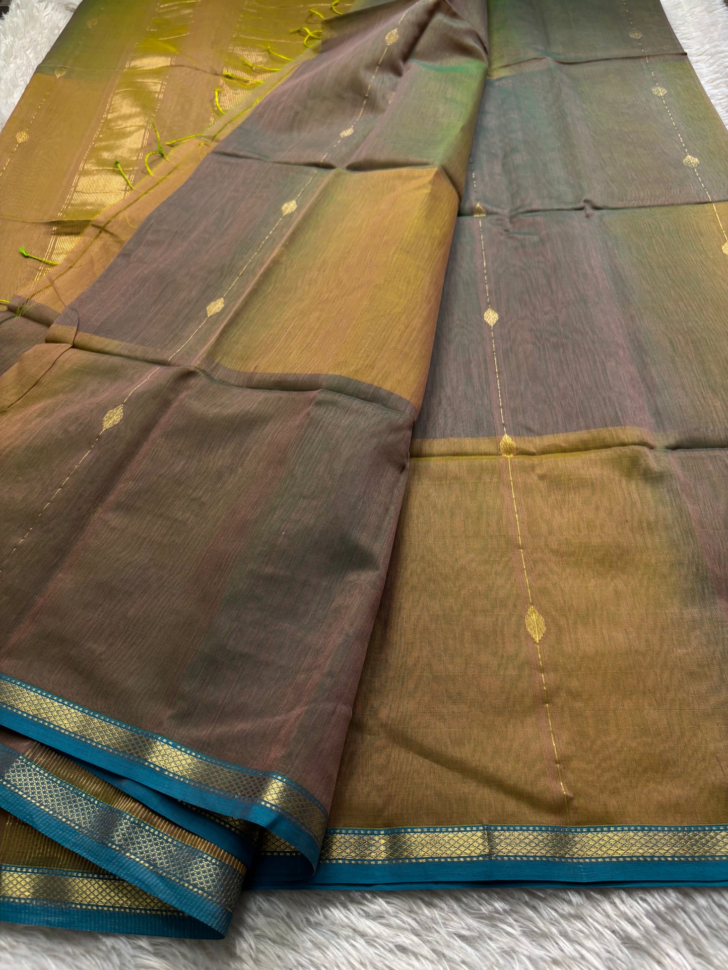 MCS102 (2D) : Dark olive grey-ananda blue