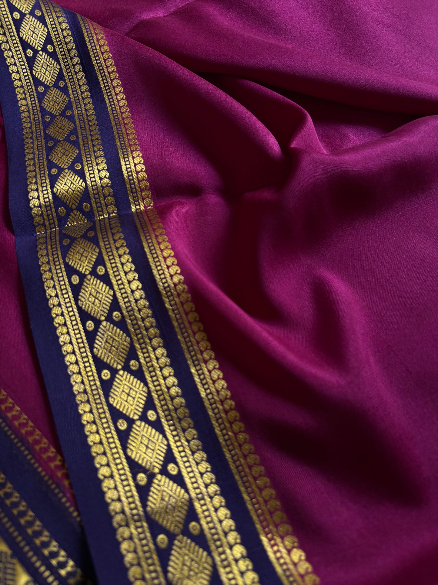 Saanvi (2D) : Dark magenta-navy blue