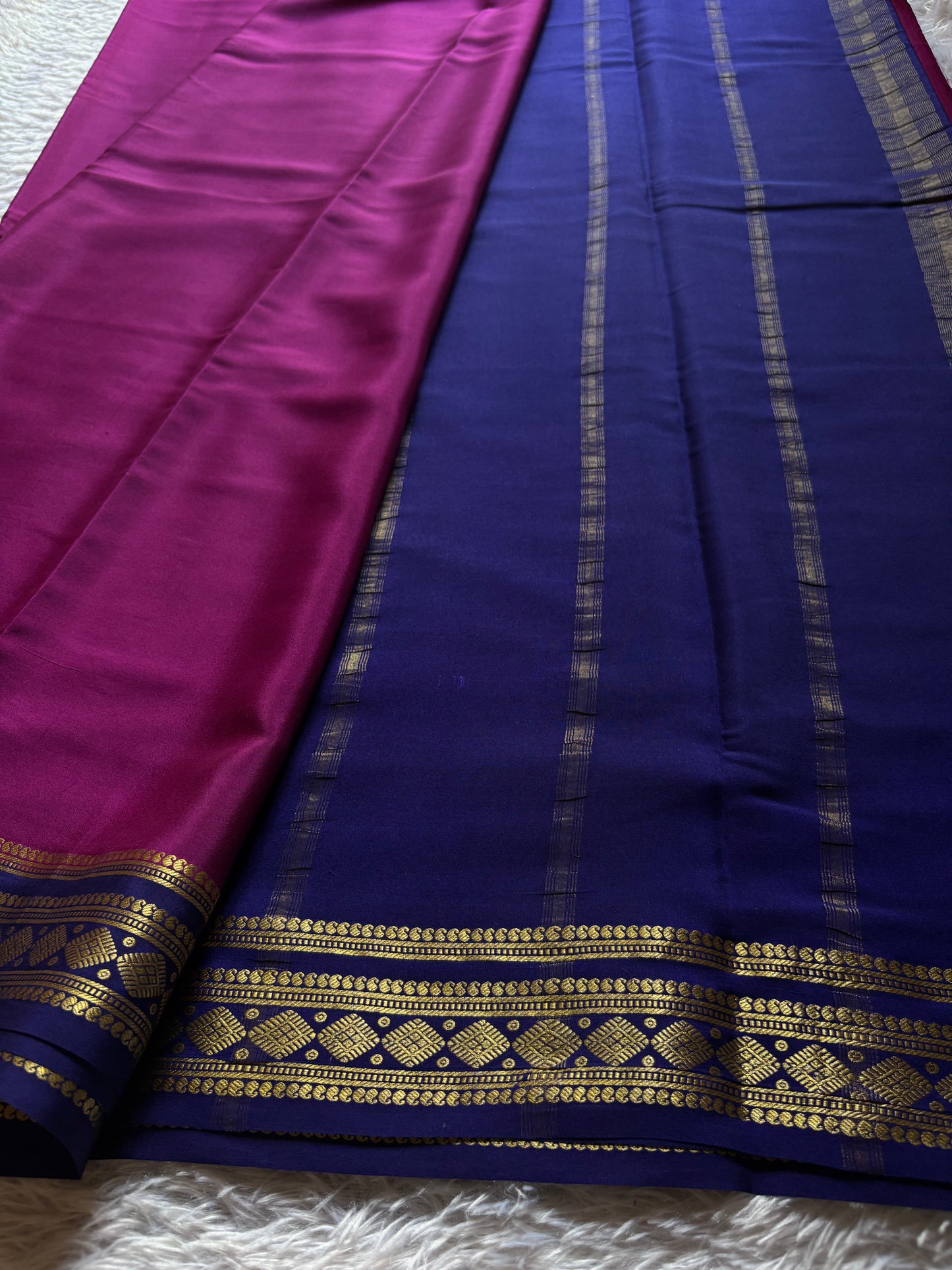 Saanvi (2D) : Dark magenta-navy blue