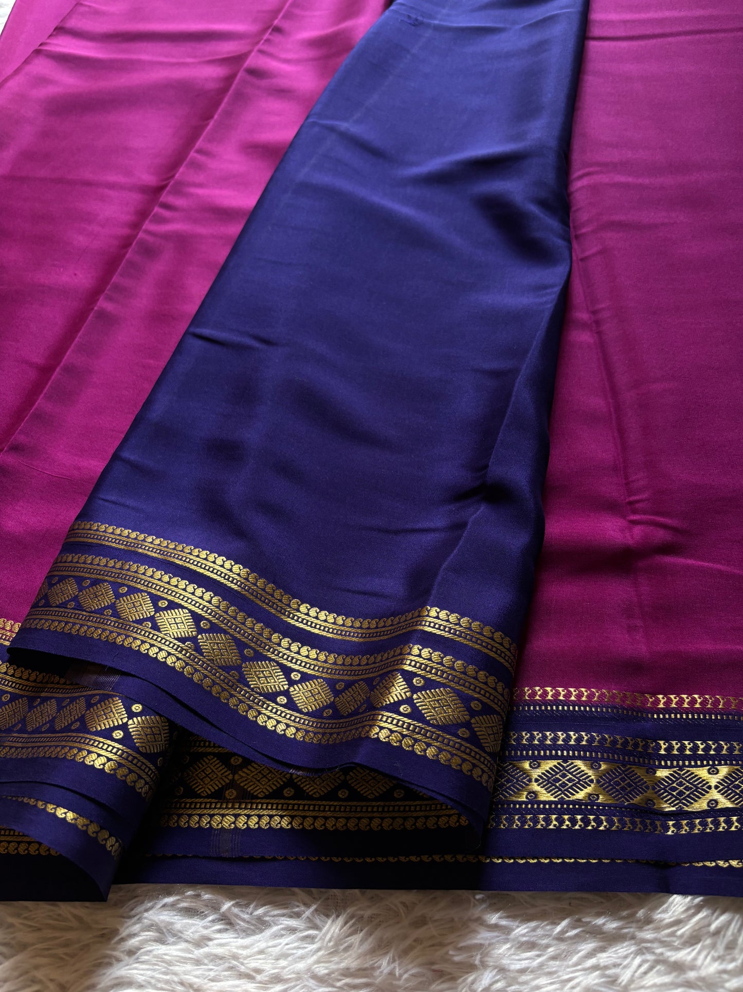 Saanvi (2D) : Dark magenta-navy blue