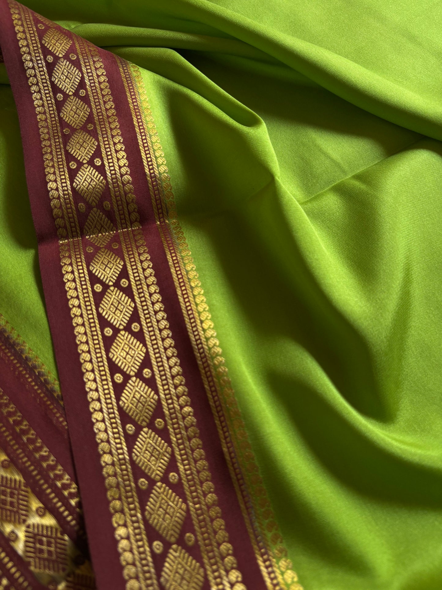 Saanvi (2D) : Mehendi green-chocolate brown