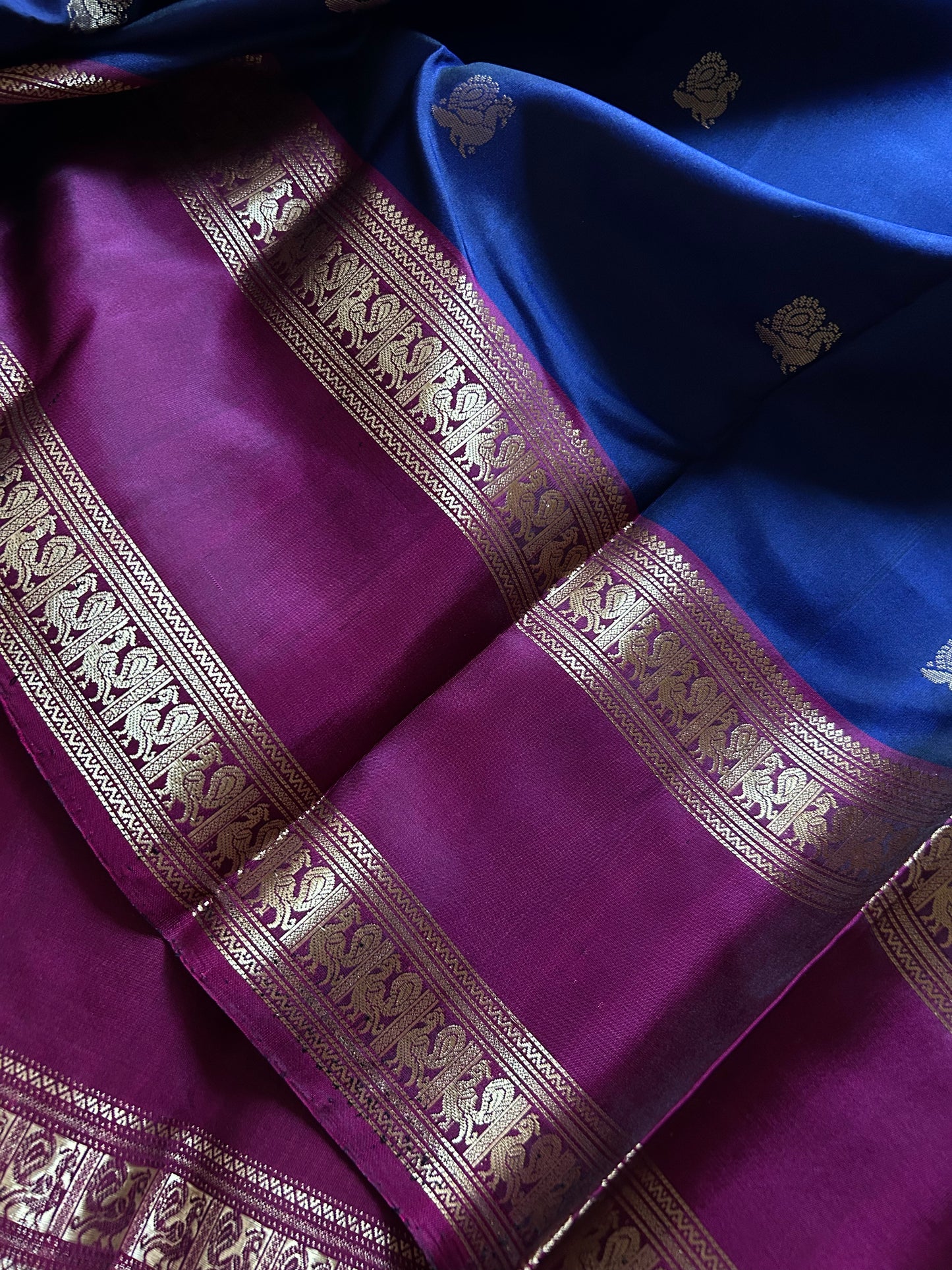 Lakshmi (2D) : Dark blue-magenta