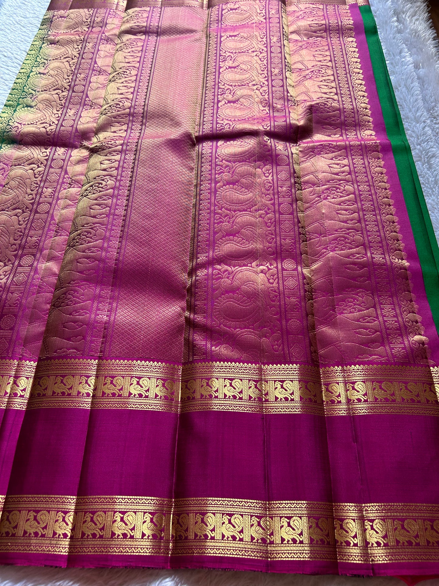 Lakshmi (2D) : Parrot green-magenta