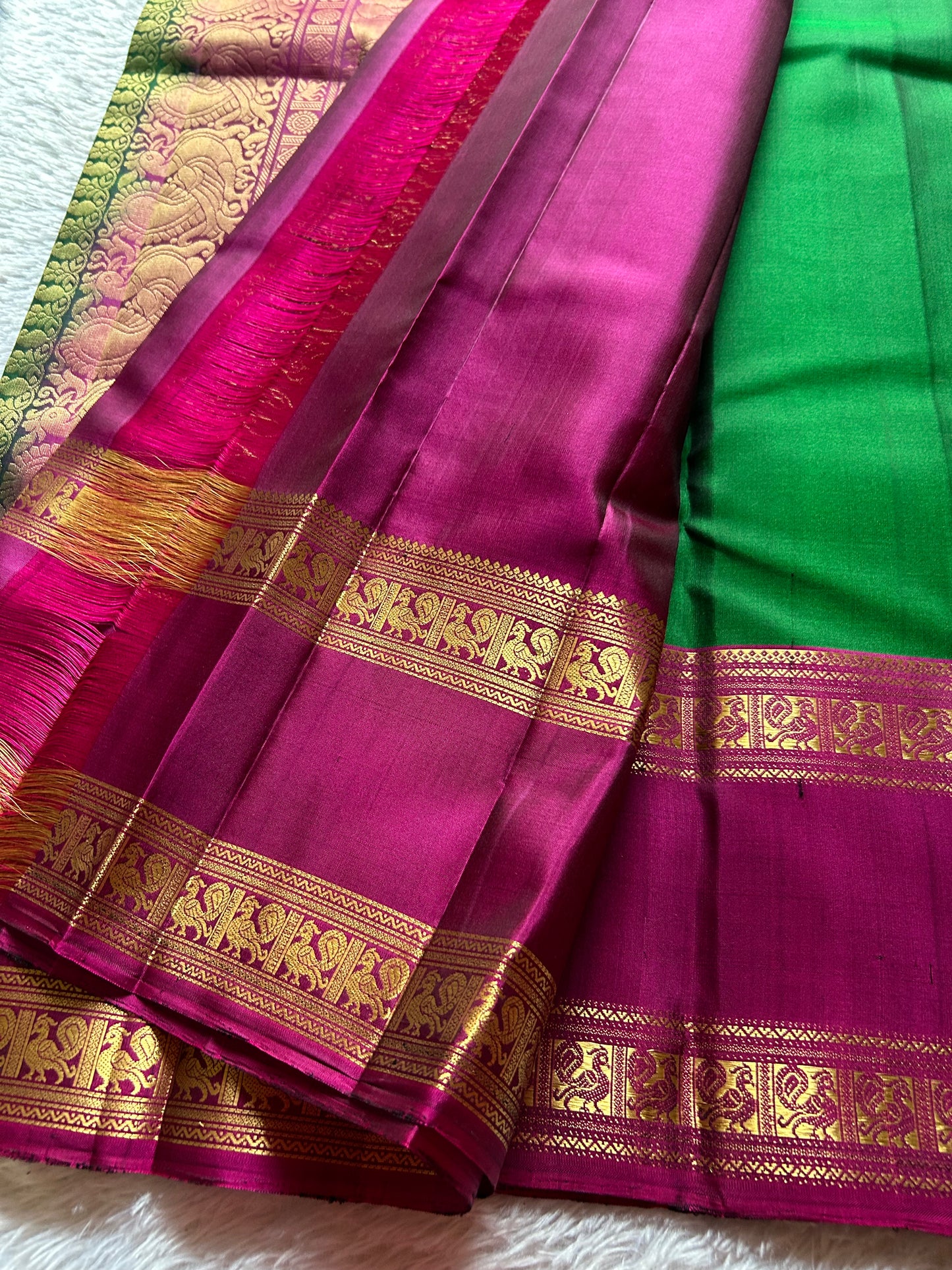 Lakshmi (2D) : Parrot green-magenta