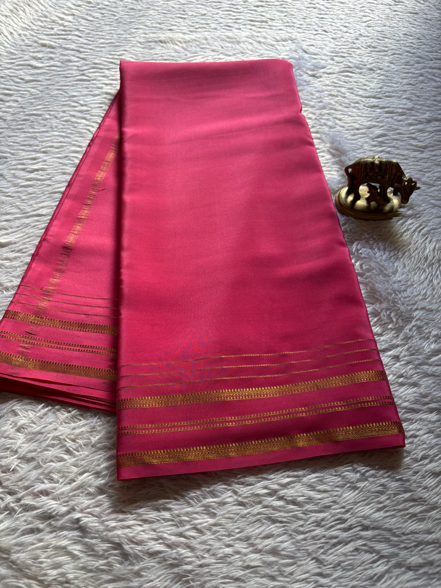 Tanuja : Solid Hot pink