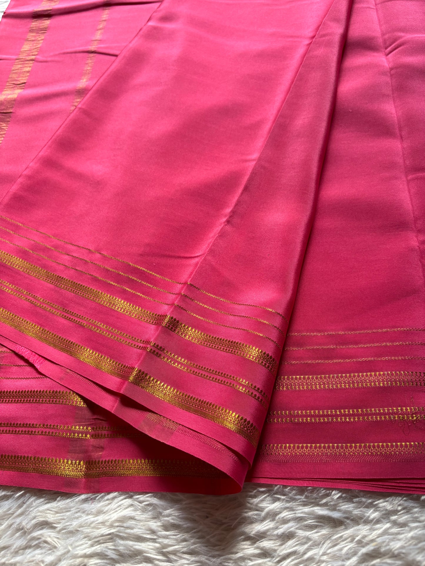 Tanuja : Solid Hot pink