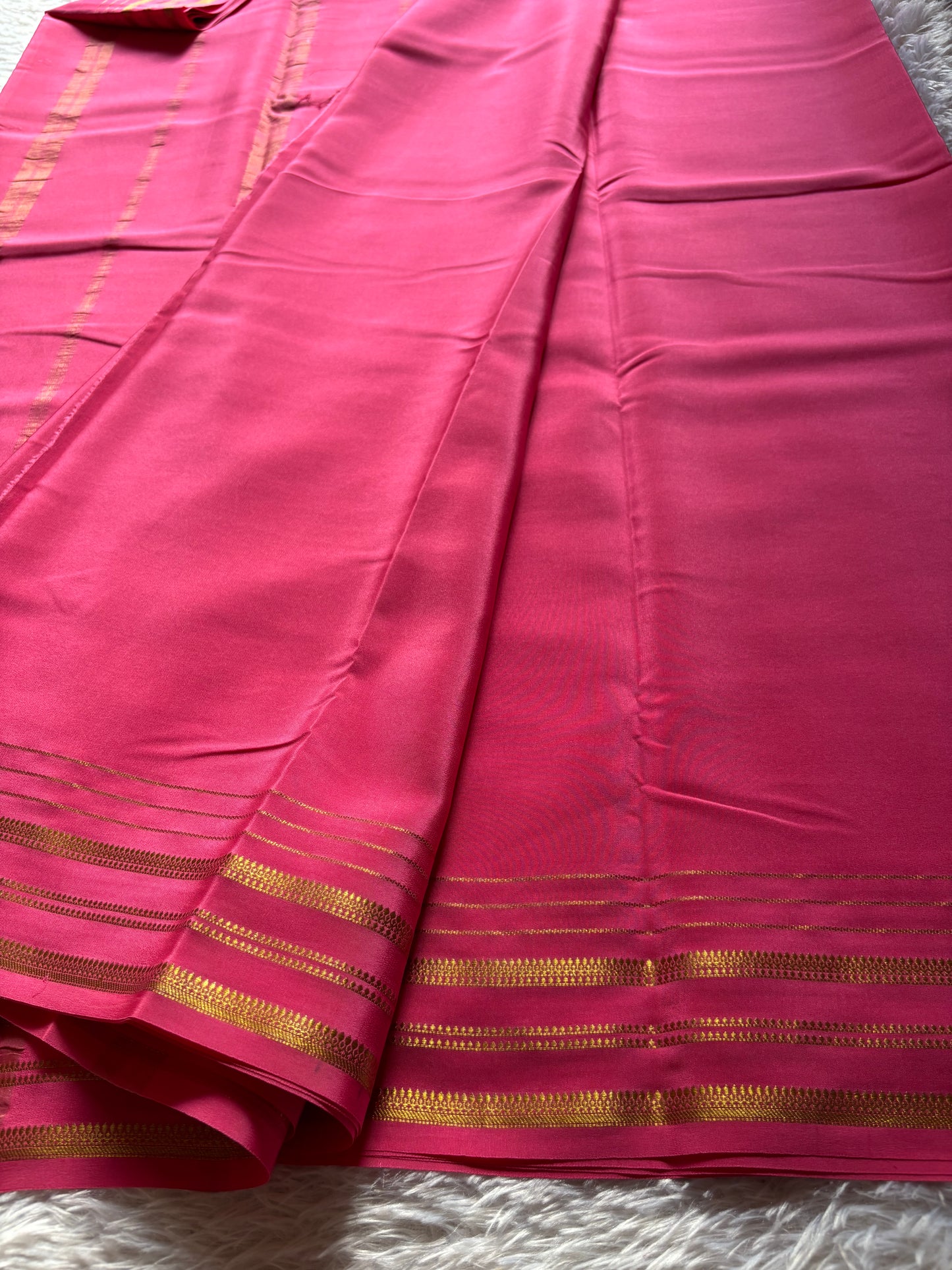 Tanuja : Solid Hot pink