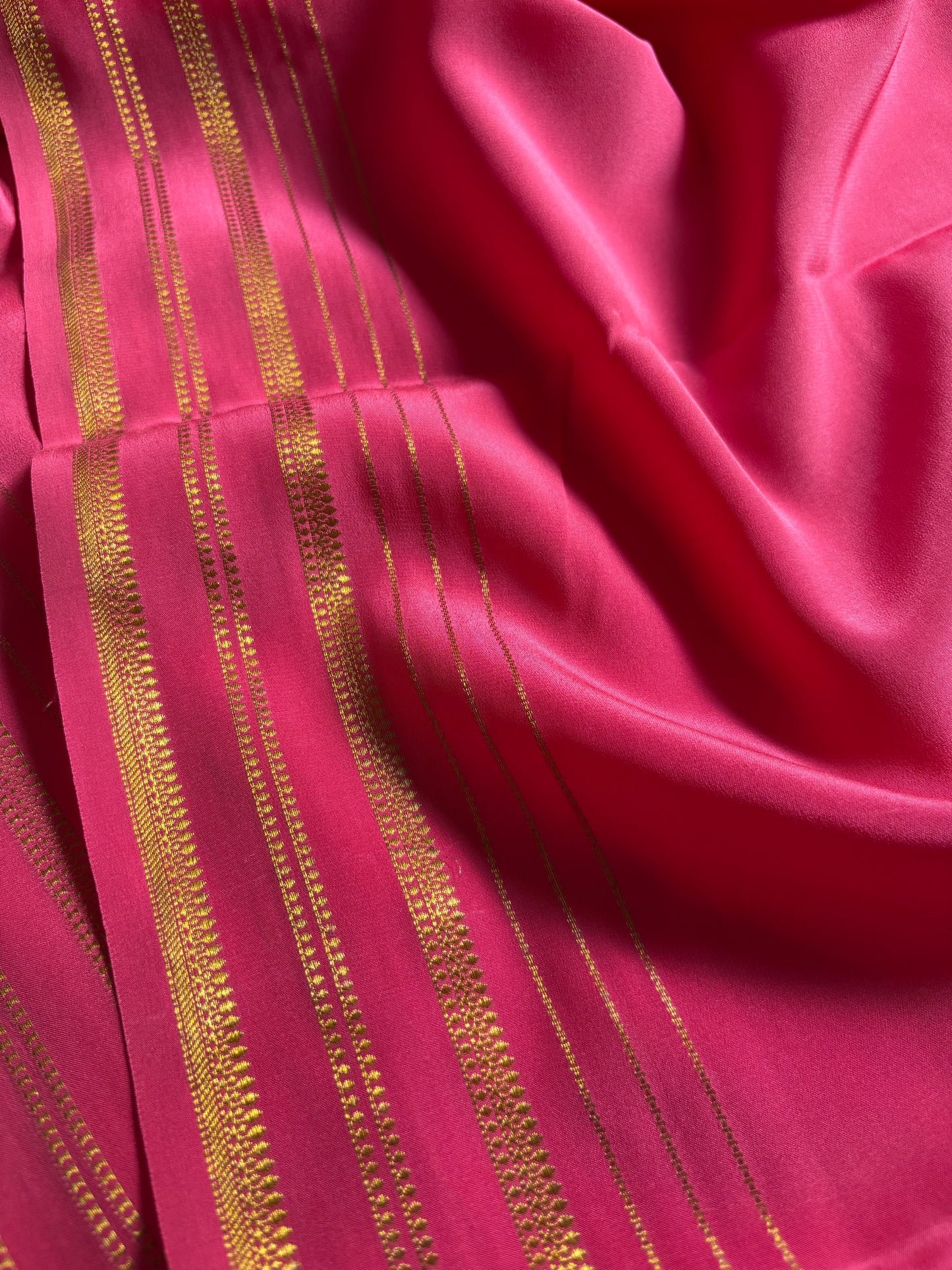 Tanuja : Solid Hot pink