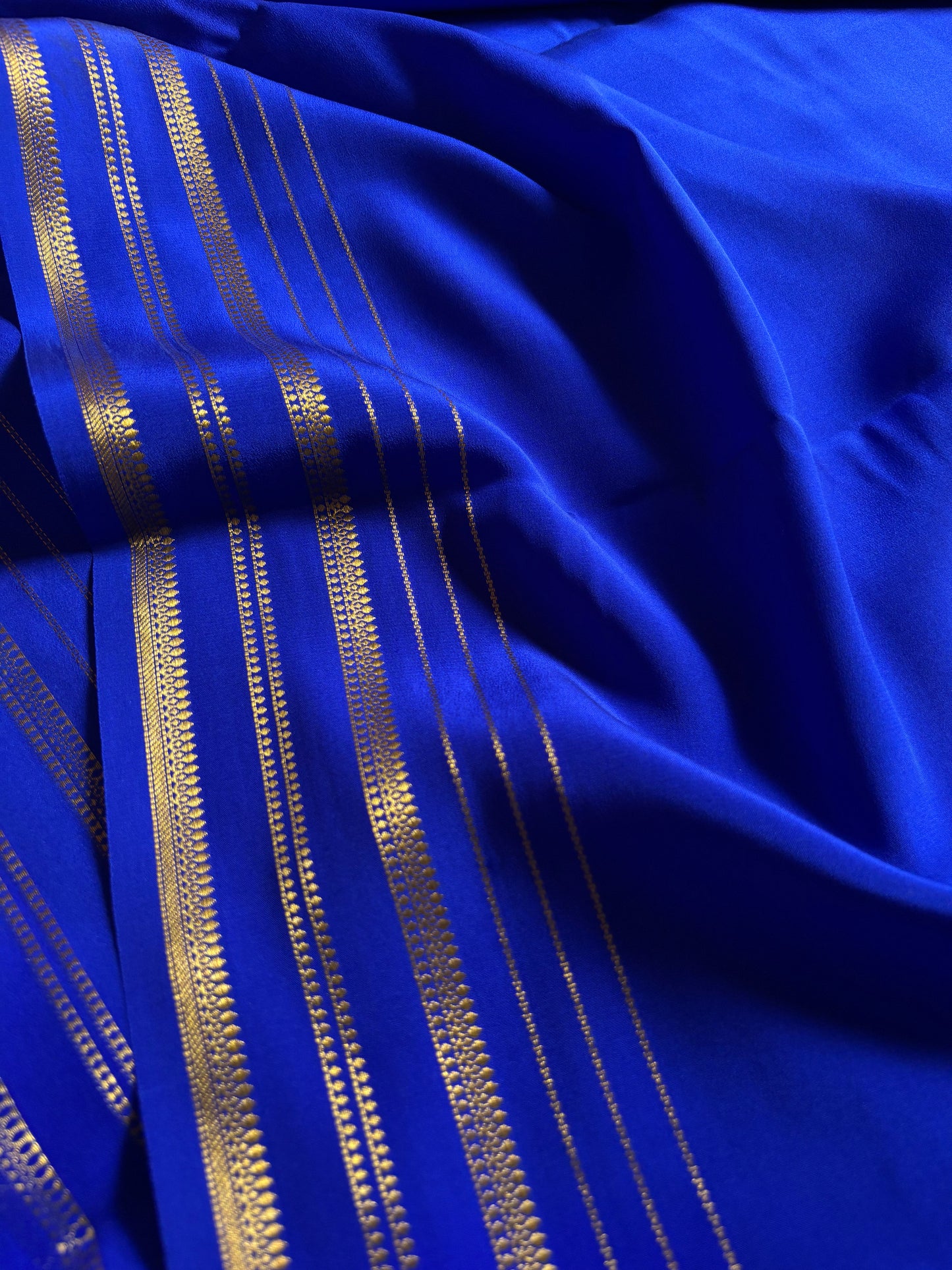 Tanuja : Solid Royal blue