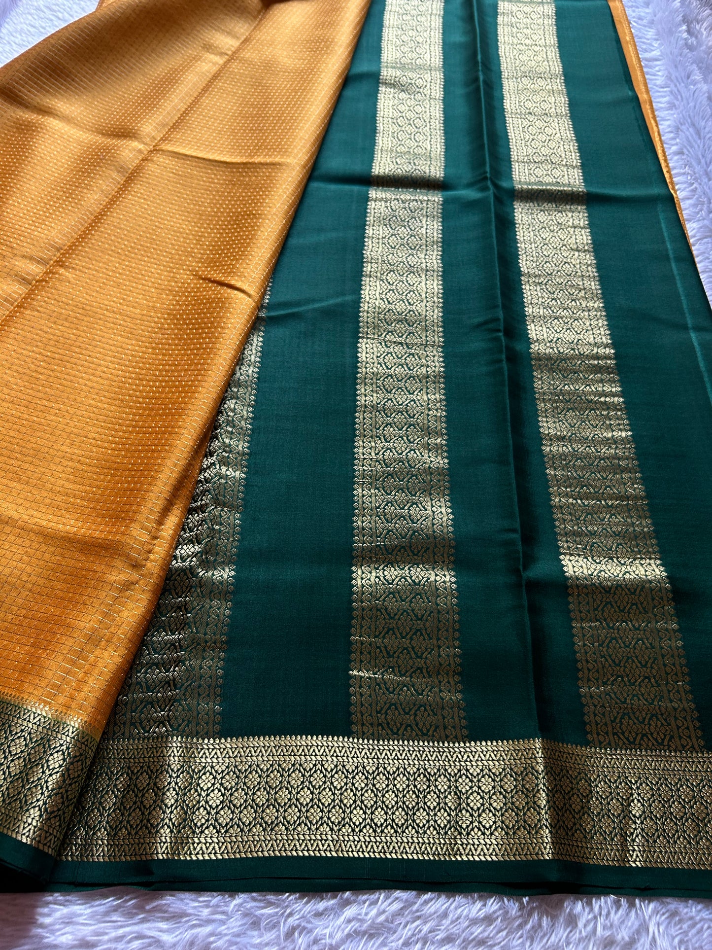 Srimathi (2D) : Yellow-bottle green