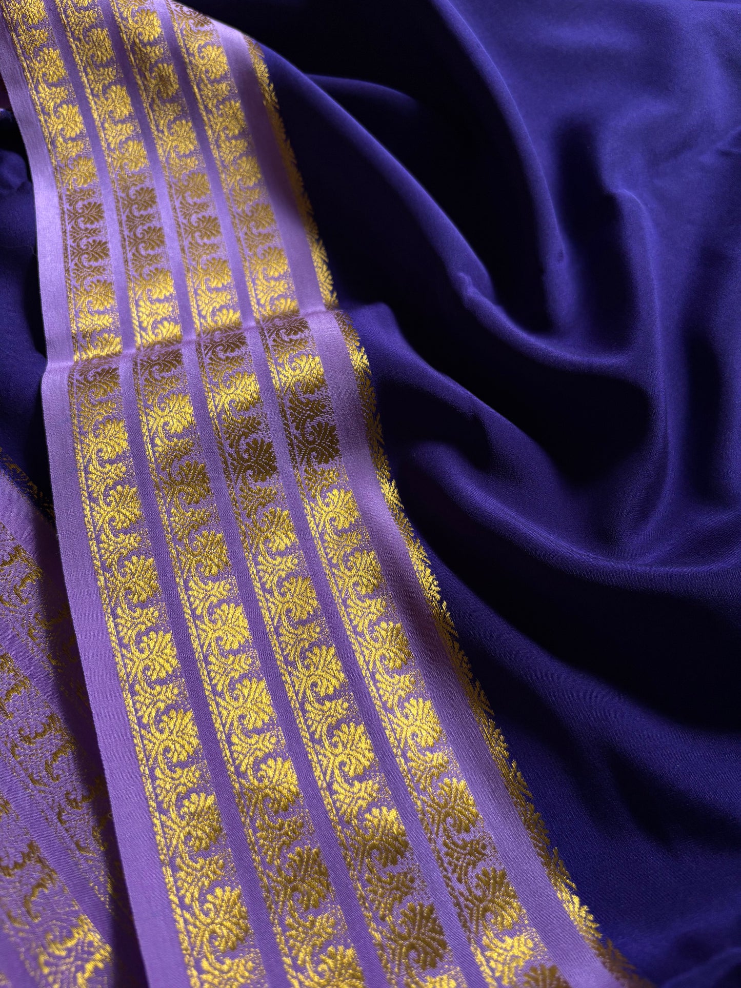 Mohana (2D) : Navy blue-lavender