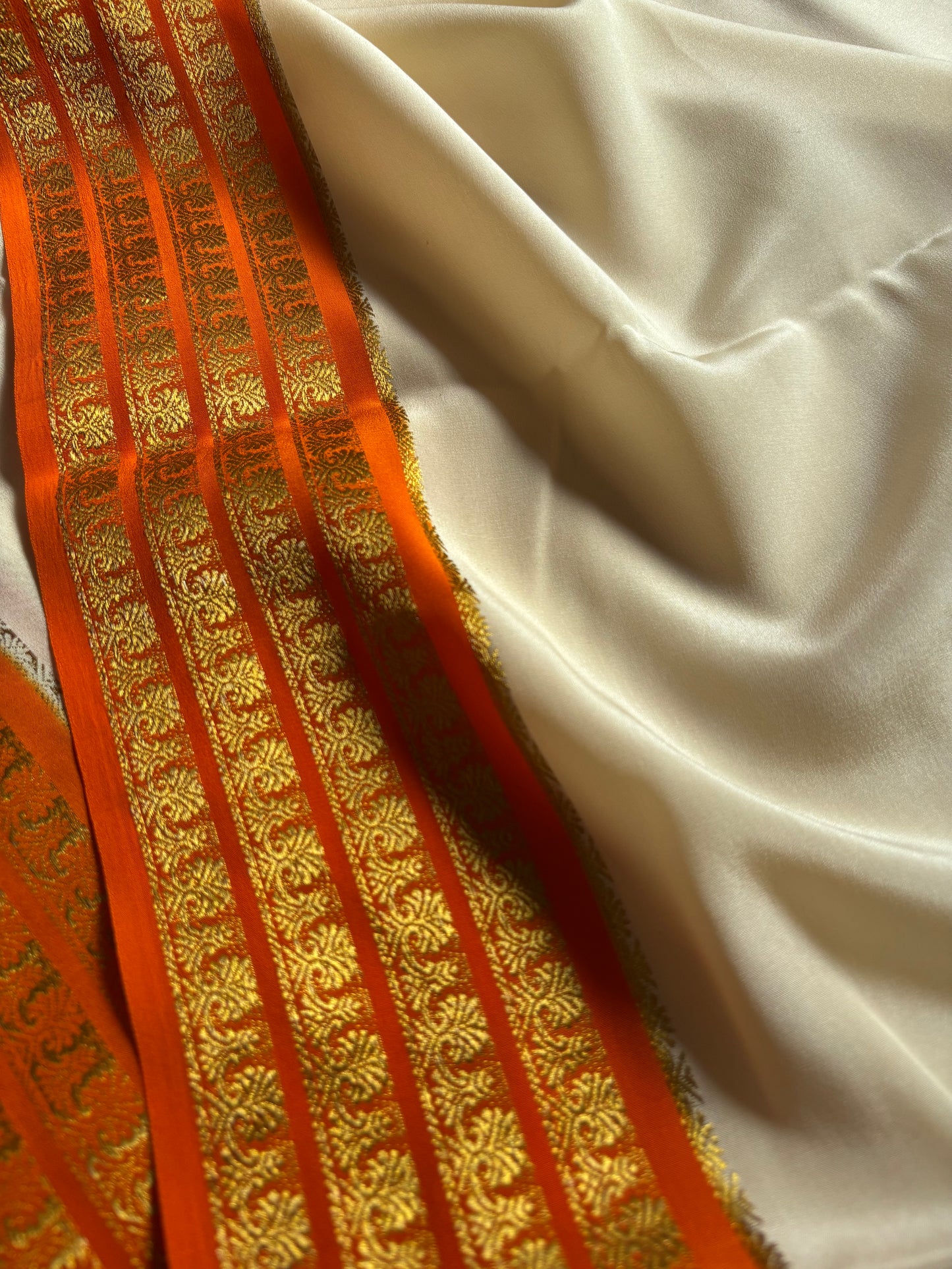 Mohana (2D) : Off white-orange