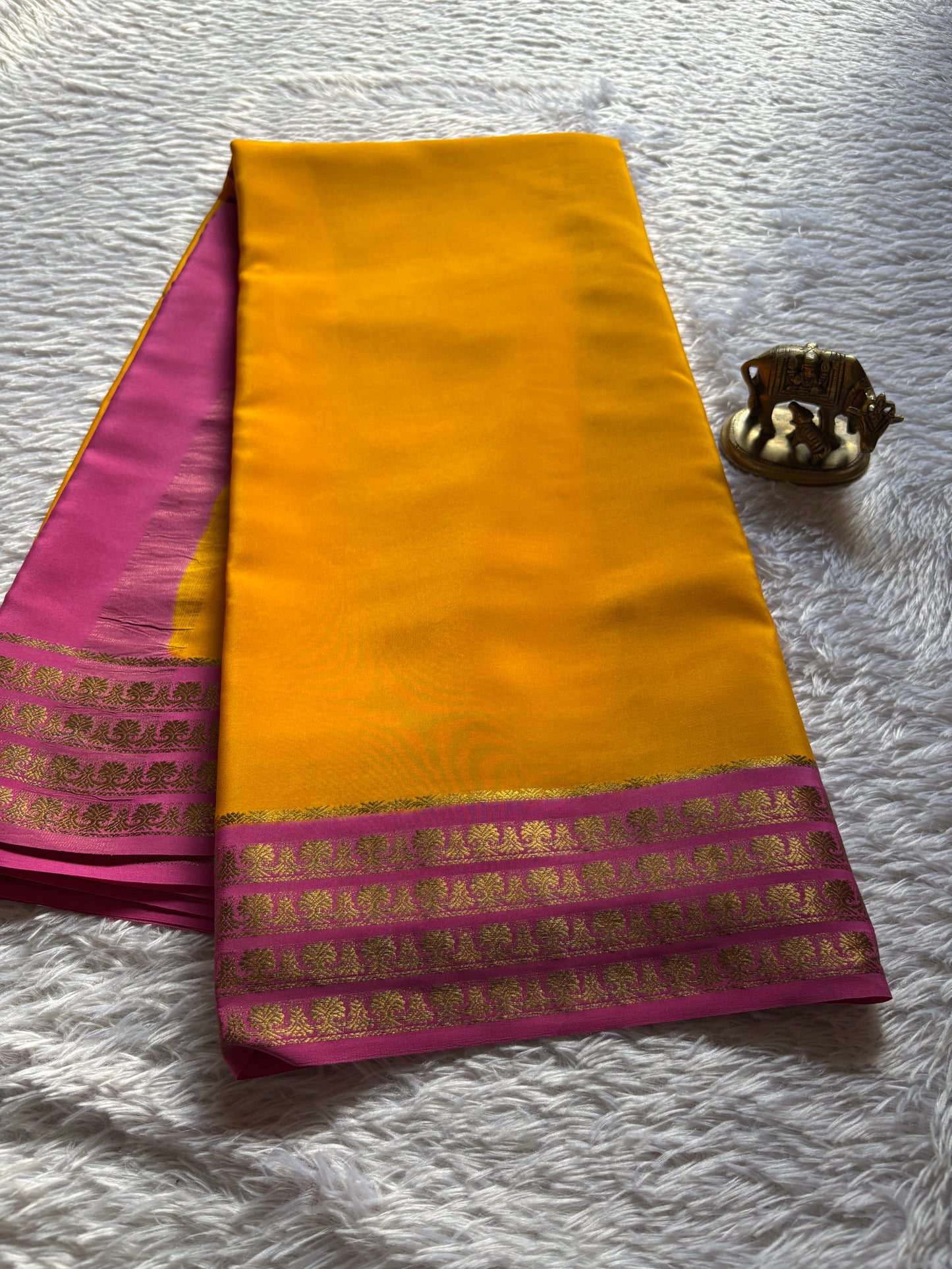 Mohana (2D) : Golden yellow-light pink