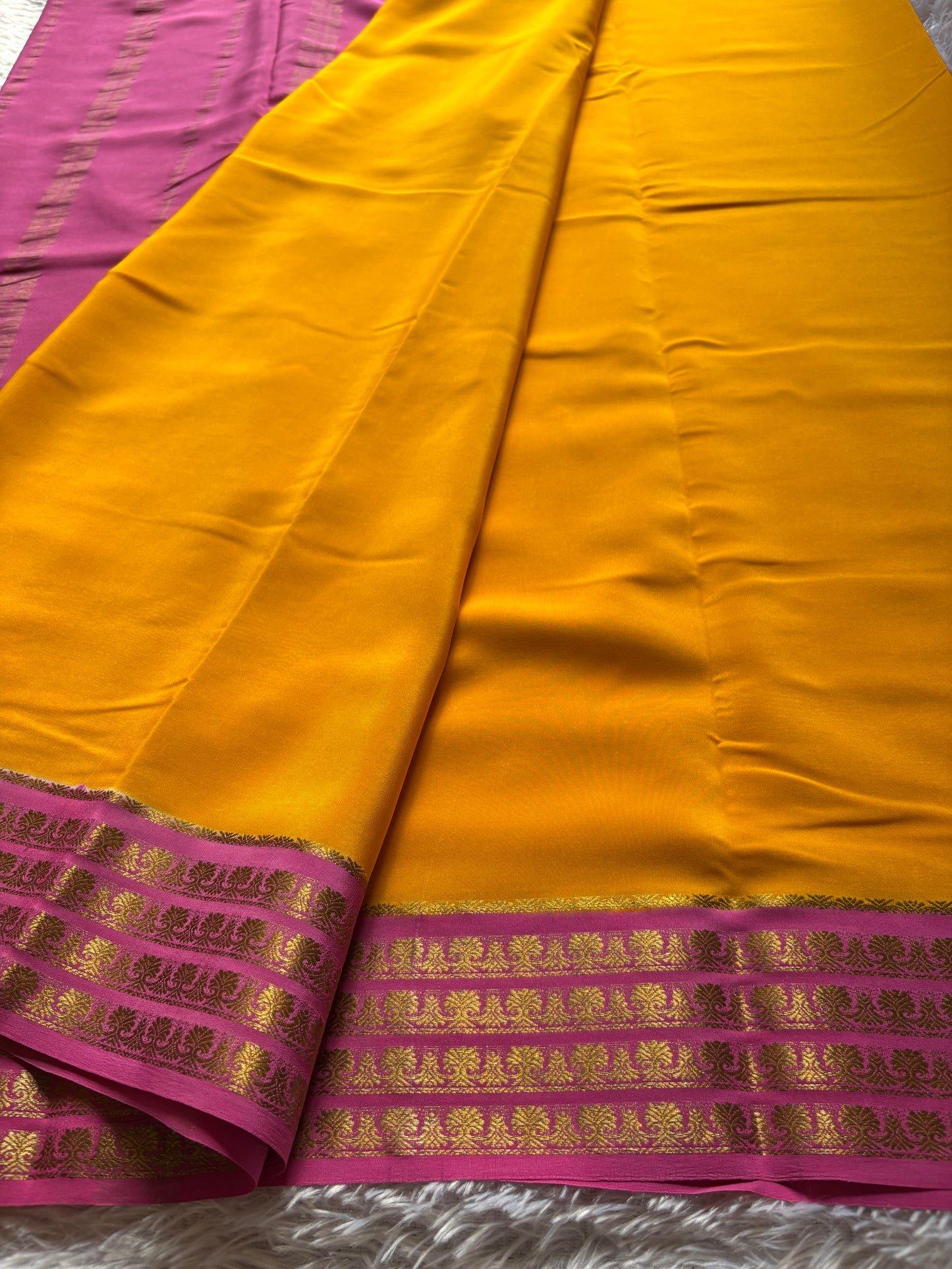Mohana (2D) : Golden yellow-light pink