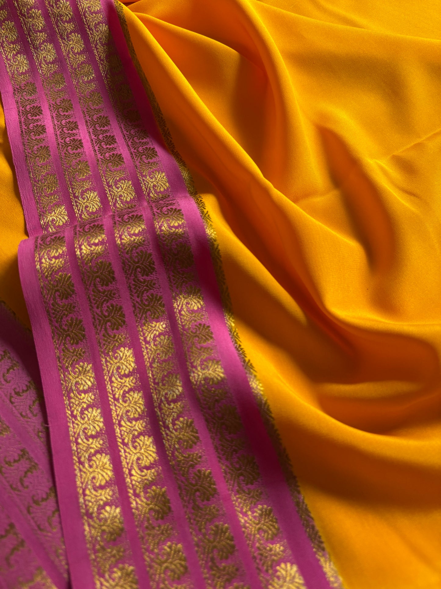 Mohana (2D) : Golden yellow-light pink