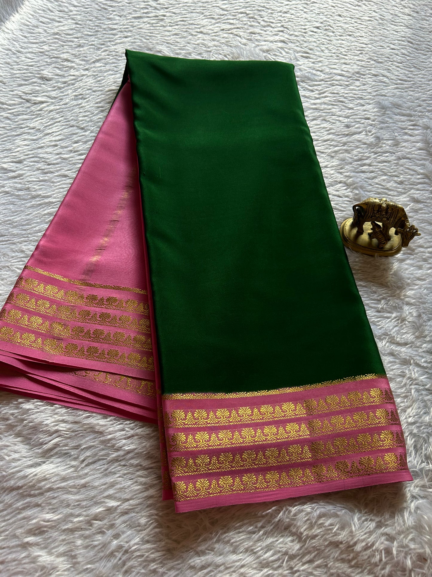 Mohana (2D) : Dark green-baby pink
