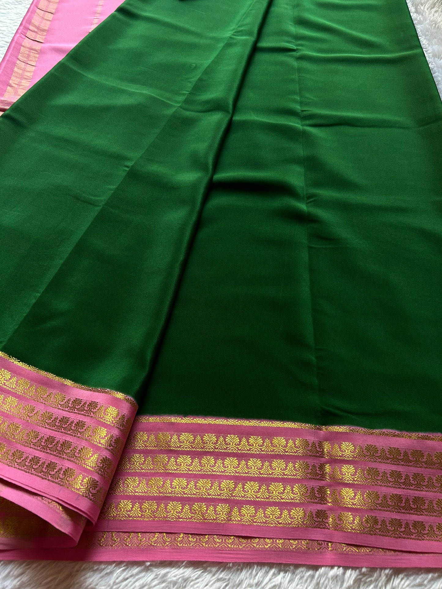 Mohana (2D) : Dark green-baby pink