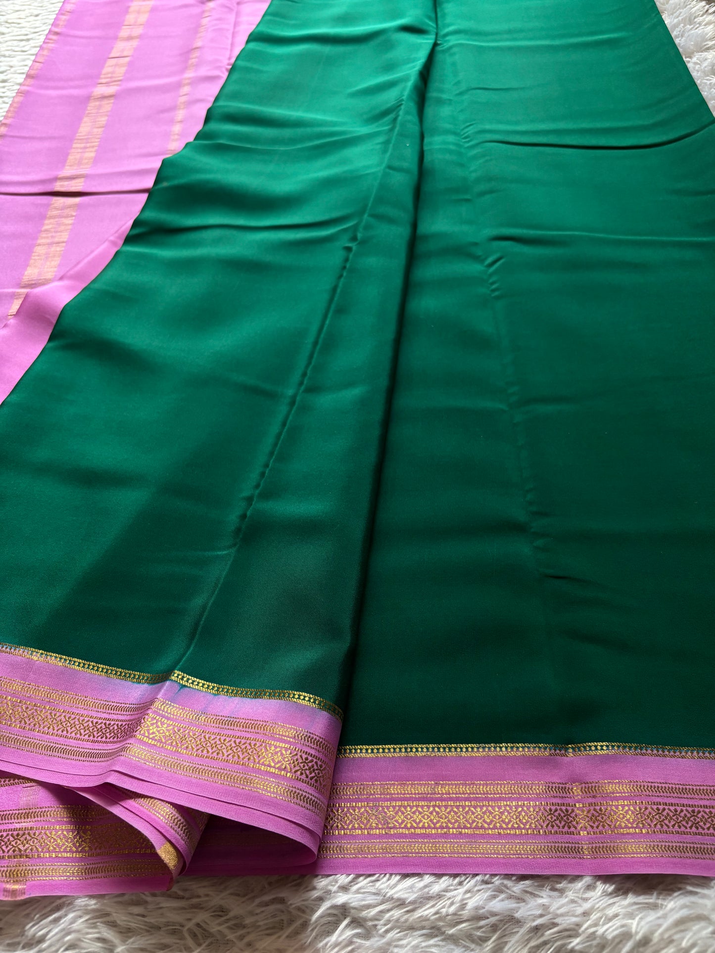 Shailaja (2D) : Dark green-baby pink