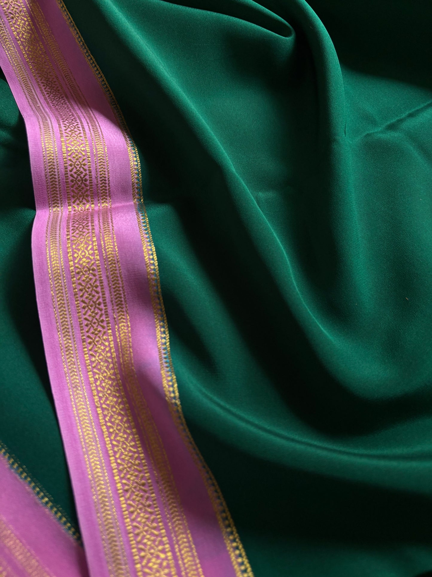 Shailaja (2D) : Dark green-baby pink