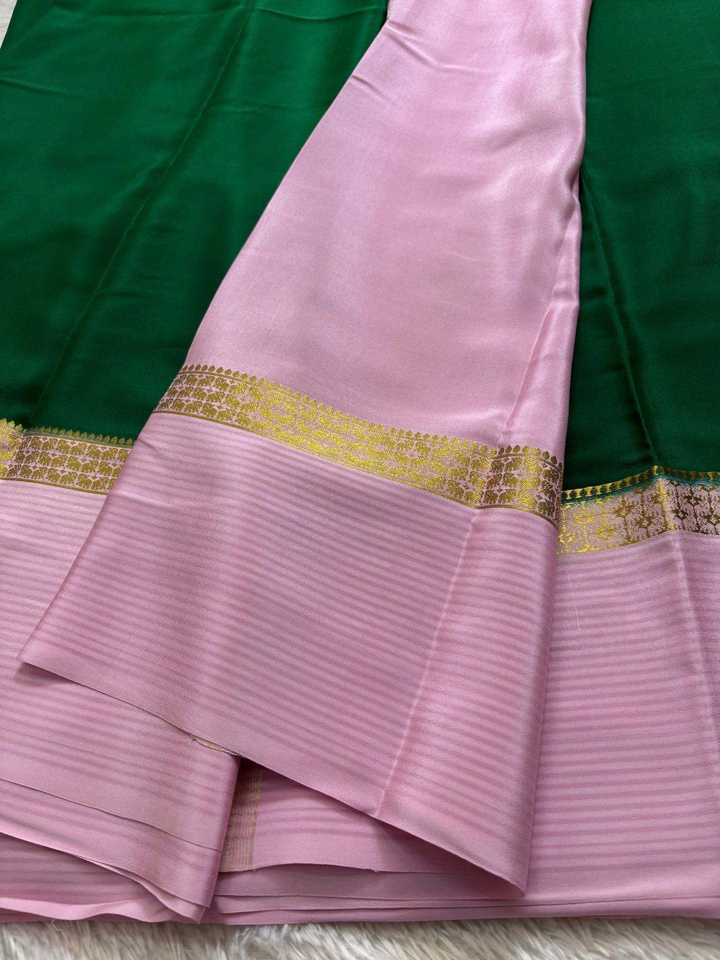 Nisarga (2D) : Dark green-baby pink