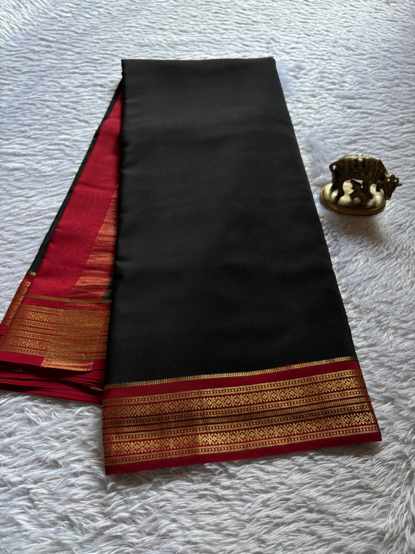 Shailaja (2D) : Black-red