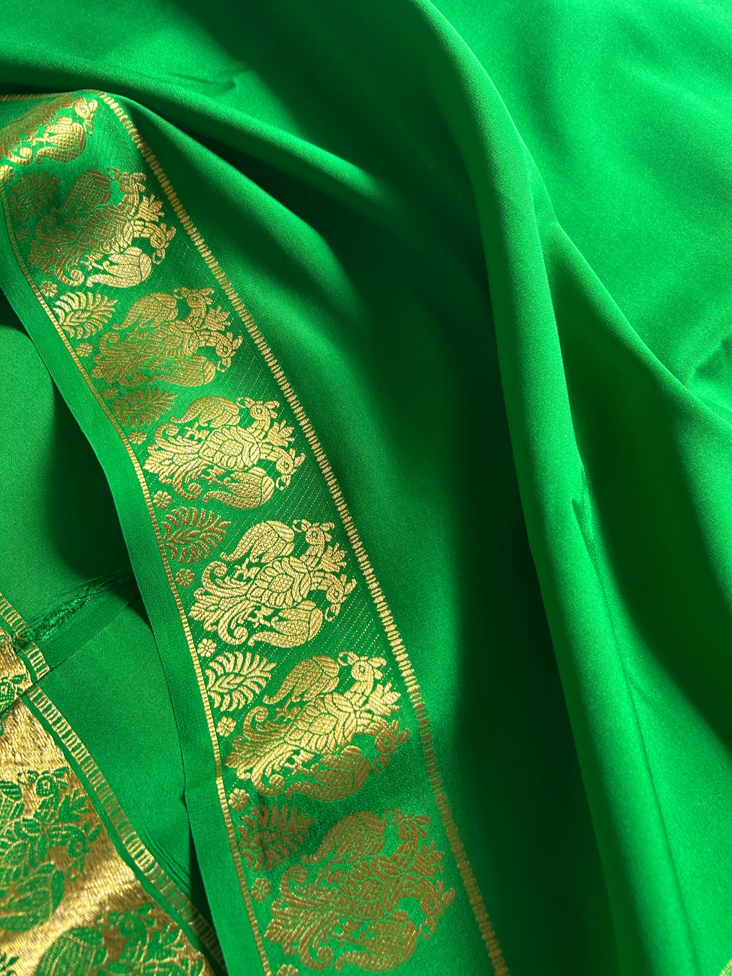 Veera : Solid Emerald green