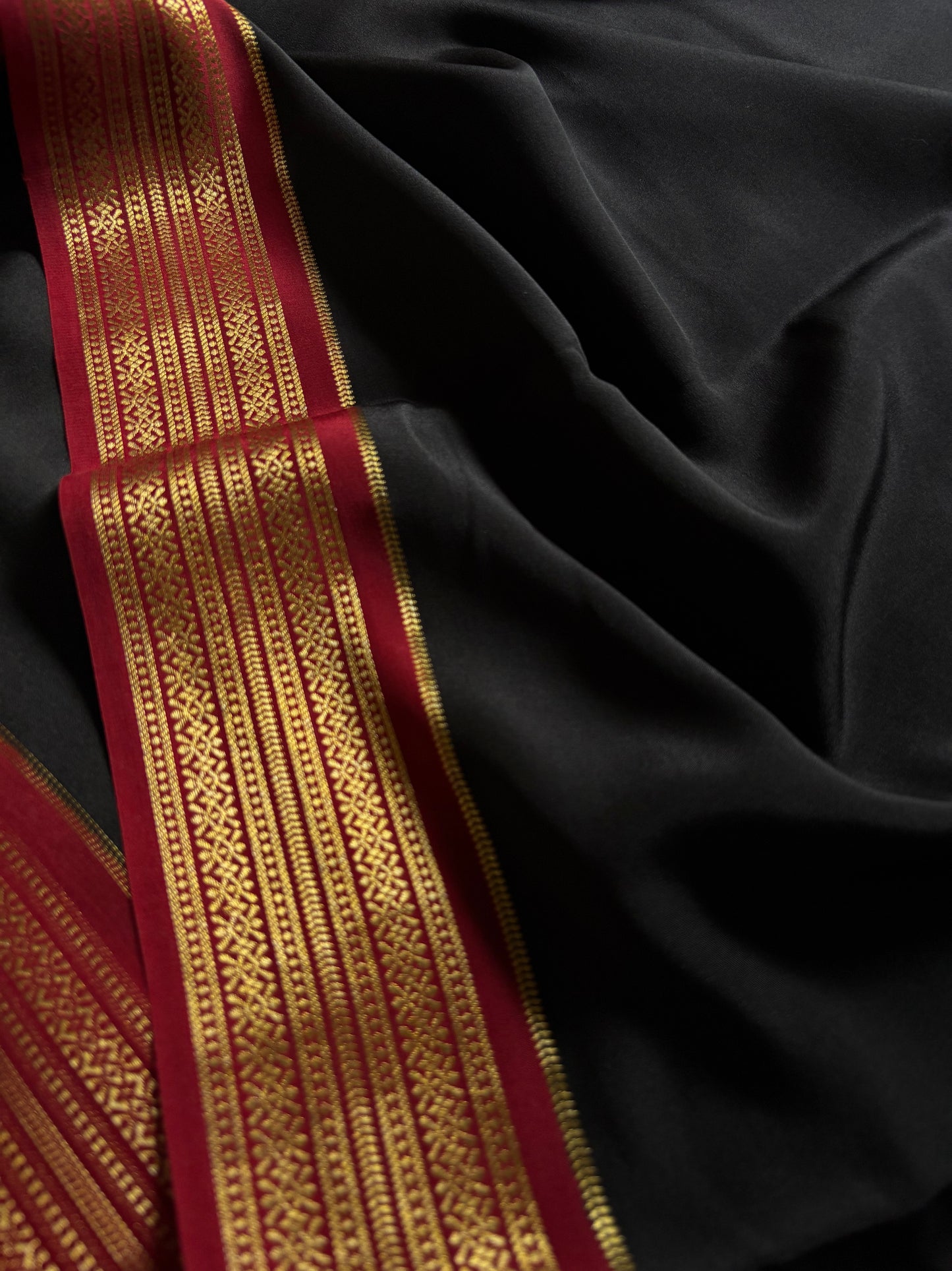 Shailaja (2D) : Black-red