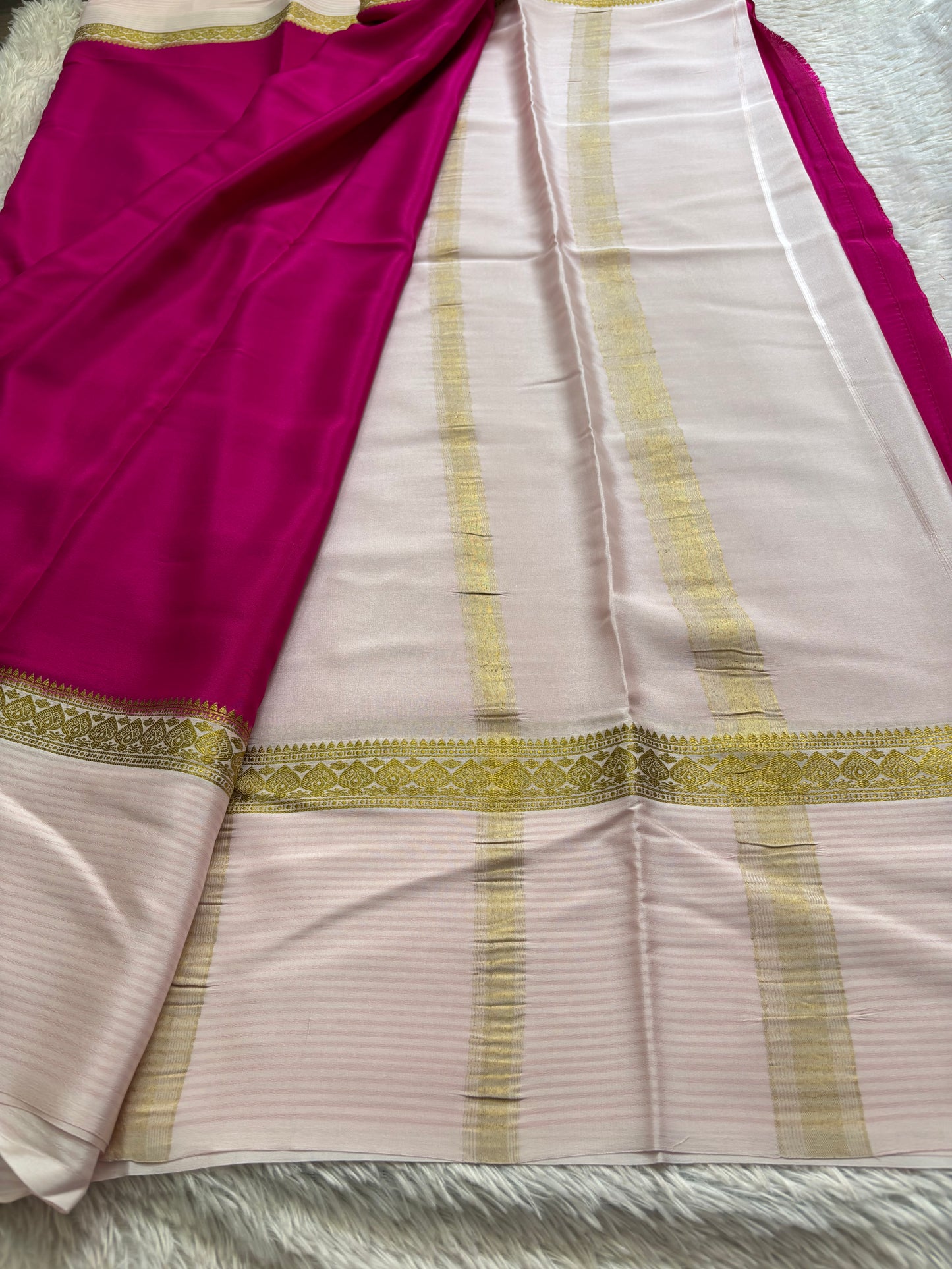 Nisarga (2D) : Dark pink-off white