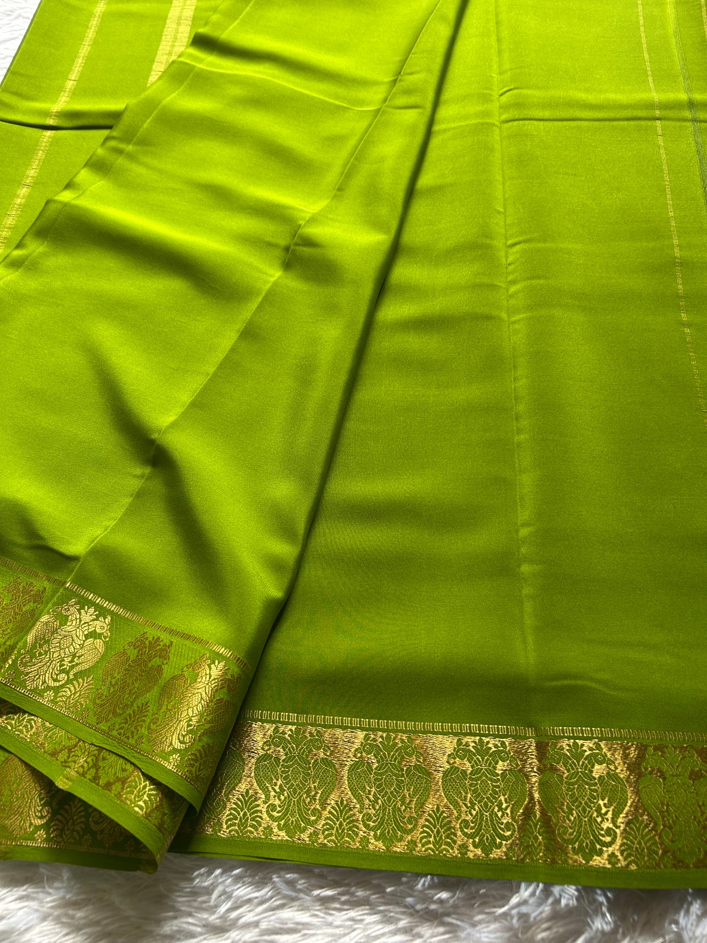 Veera : Solid Mehendi green