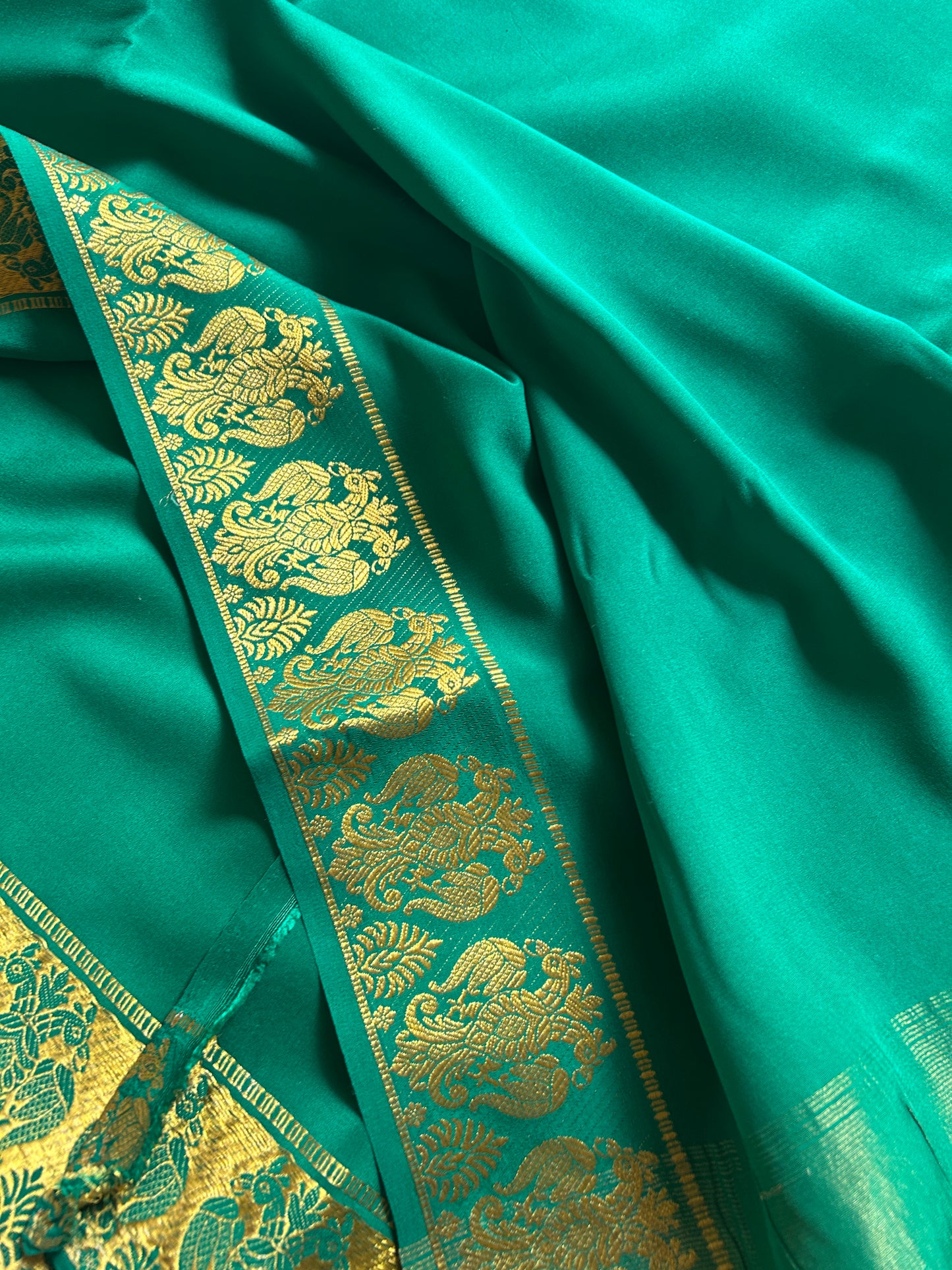 Veera : Solid Rama green